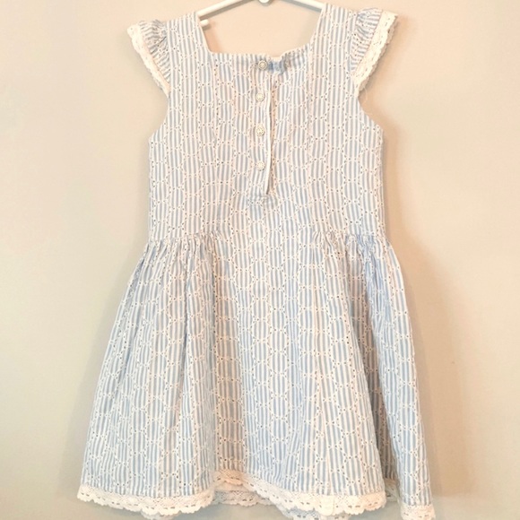 Jillian’s Closet - Picture 2 of 2